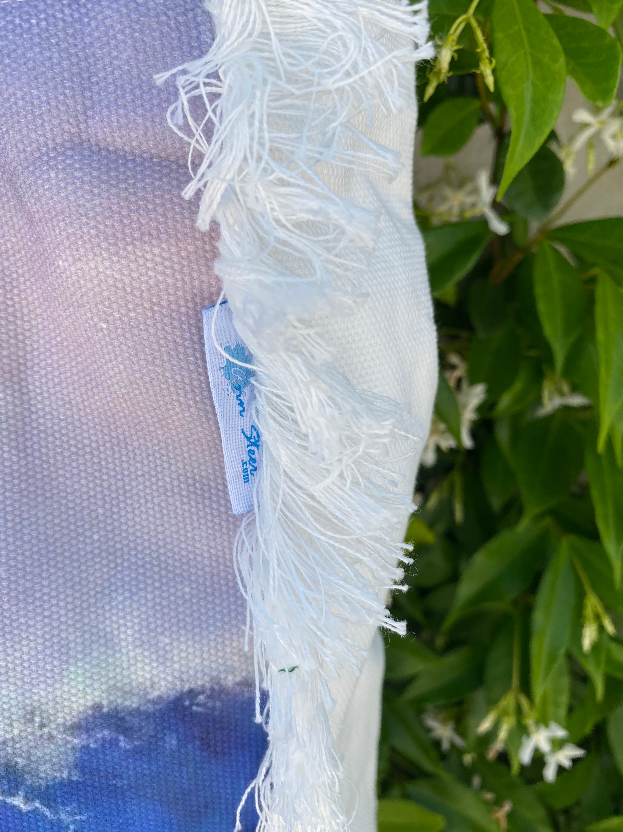 Curved wave tassel tote bag